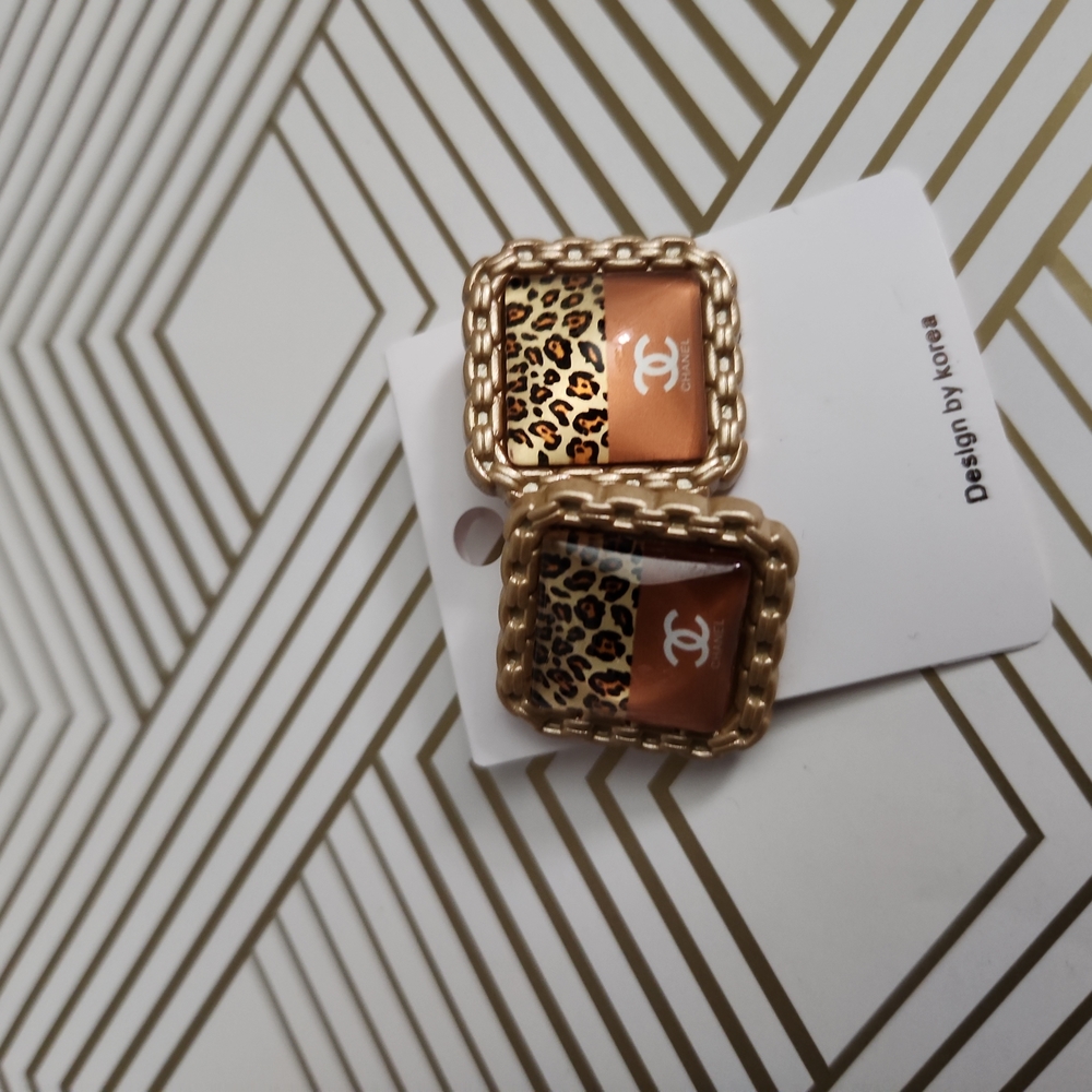 Luxurious earrings.